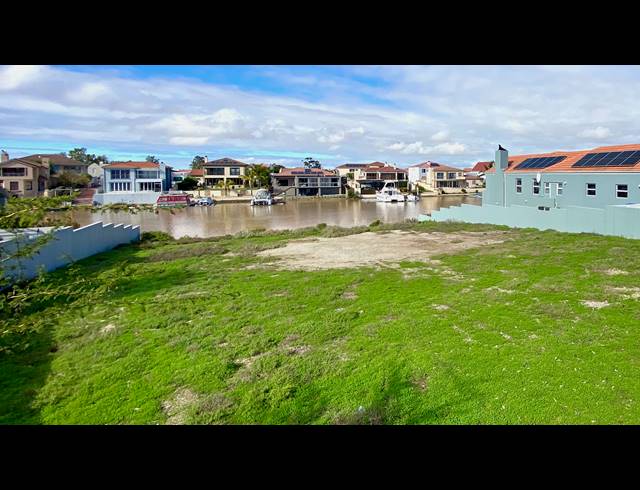 1,069M² VACANT LAND FOR SALE IN PORT OWEN